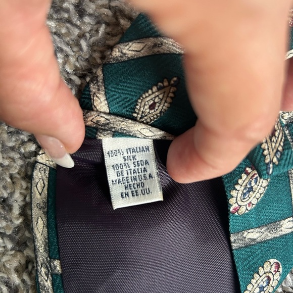 Claiborne vintage 100% Italian Silk tie - Picture 4 of 4